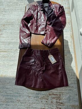 NWT MESHKI TWO PIECE, MATCHING BOW LEATHER SET IN BURGUNDY SIZE MEDIUM